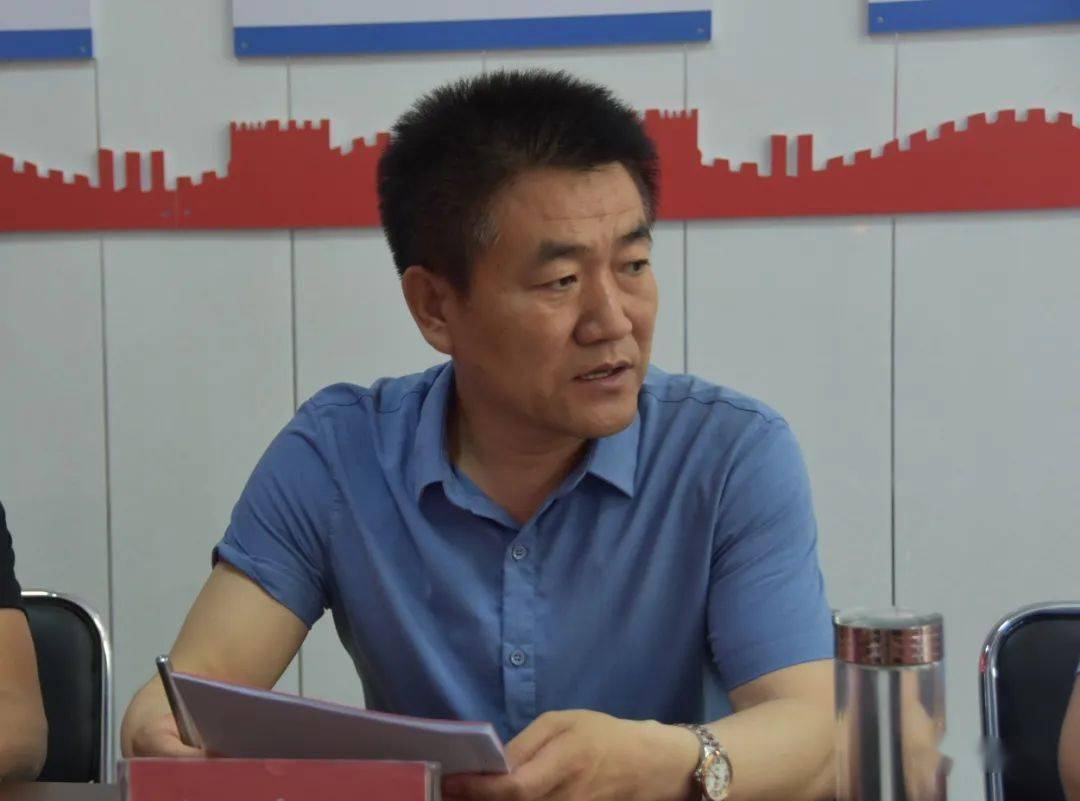 微石楼政府副县长陈建林一行深入我县义牒镇褚家峪村观摩学习造林