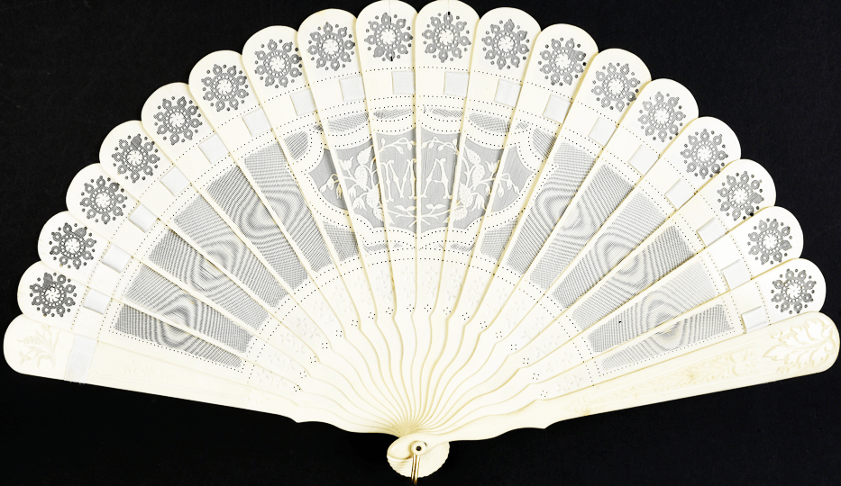 展品"瓦兹的杰作"(19世纪后期)▲扇子在欧洲,早期主要为皇室,贵族所用