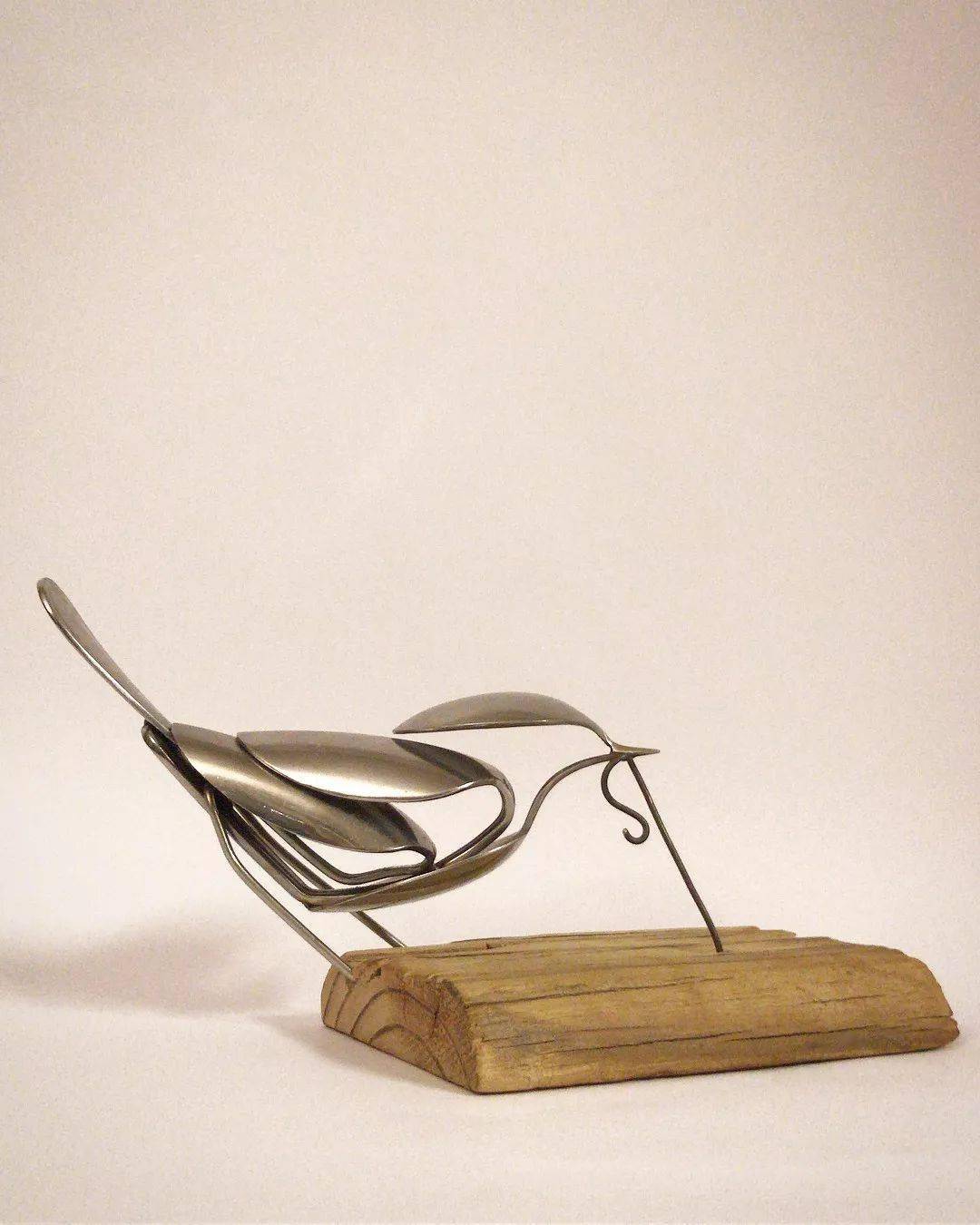 使用刀叉制作动物雕塑将废旧金属变作美妙的艺术品