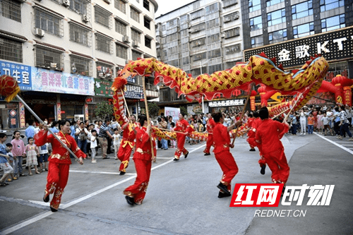 隆回金石桥"网红小镇"的夜晚流光溢彩