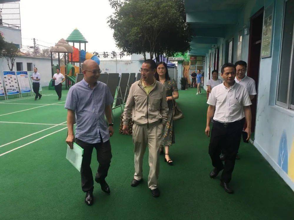 上午,调研组一行实地察看了青田县培智学校校园环境,教室,各功能教室