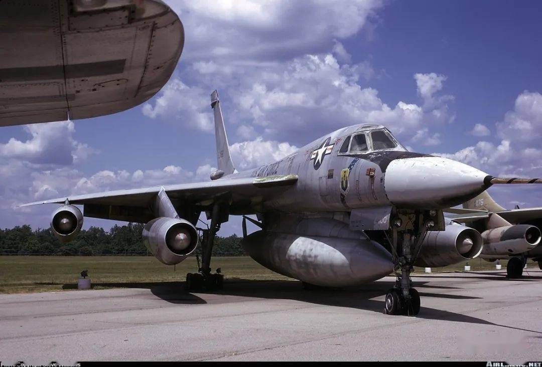 奇特的燃油 弹仓设计:美国b-58盗贼轰炸机图集