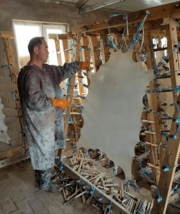 把羊皮做成纸!鄂尔多斯这对夫妻找到了致富路!