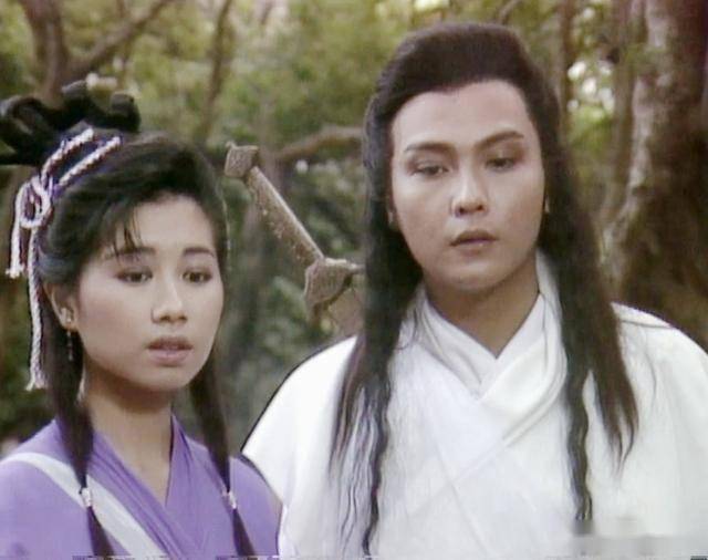 李紫琼和周青云虽然不是亲姐妹,却胜似亲姐妹,她们的父亲是江湖大侠