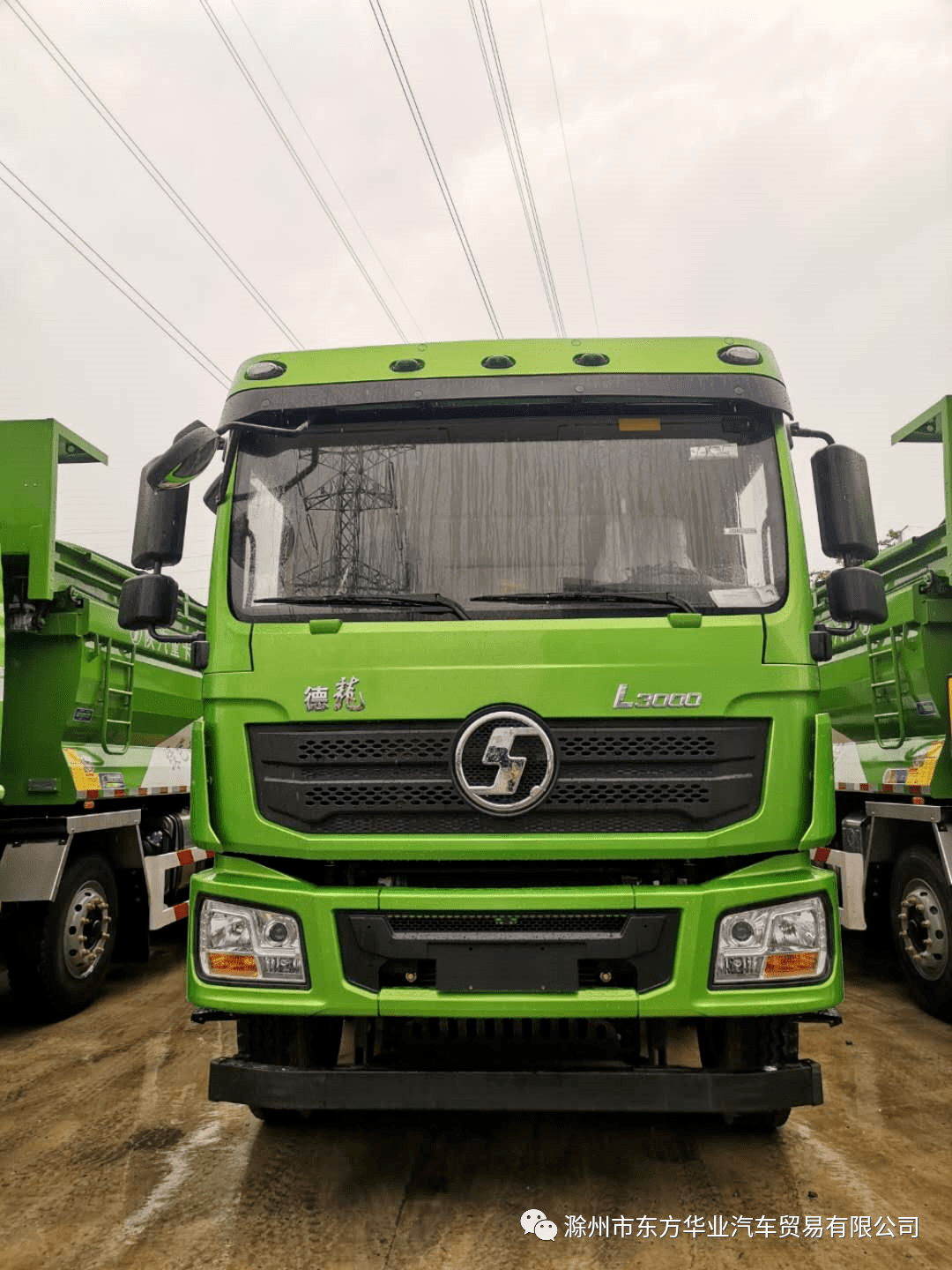 沙石料运输赚钱神器陕汽轻量化绿色环保8x4自卸车整车自重118吨