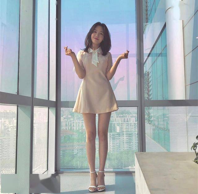 真佩服方敏雅用最可爱的脸穿最性感的衣服太适合这个夏天穿了