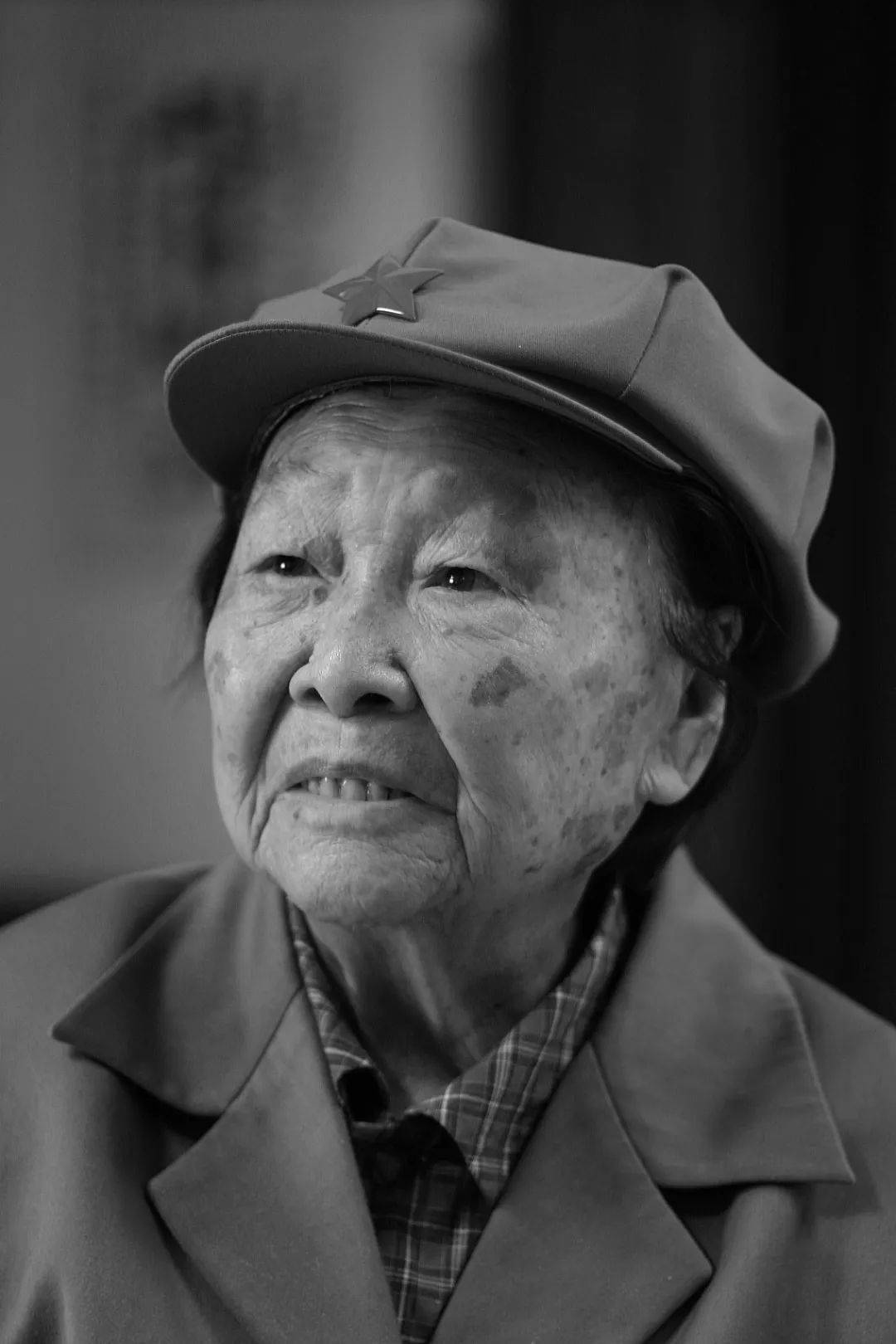 泪别107岁女红军逝世她是一位走过两万五千里长征的女英雄