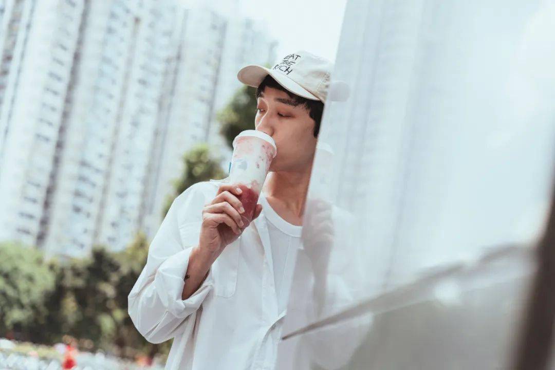 广州靓仔试喝11款少女水果茶,没想到居然