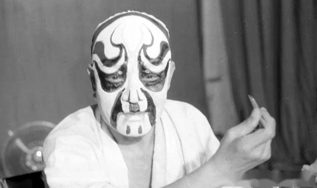 1945年抗战胜利后的高盛麟从蚌埠到上海和众多名家合作表演