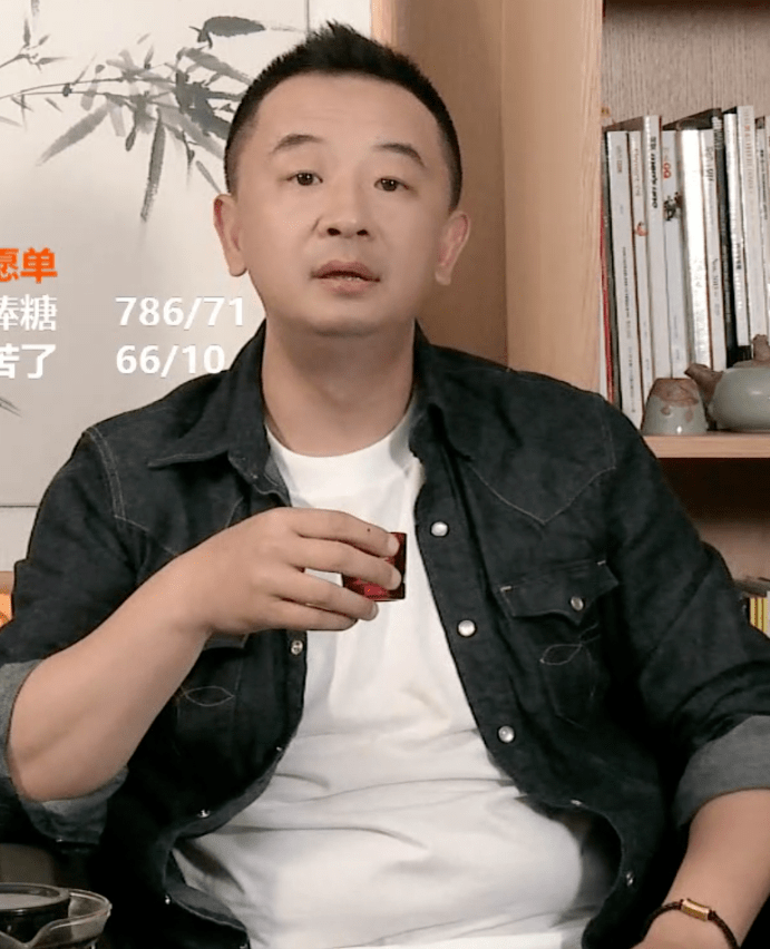 黄海波转行做直播,镜头中发福明显一脸憨厚,透露近况带娃又带货!