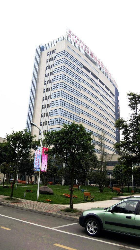 参观崇州市人民医院及妇产医院_医疗