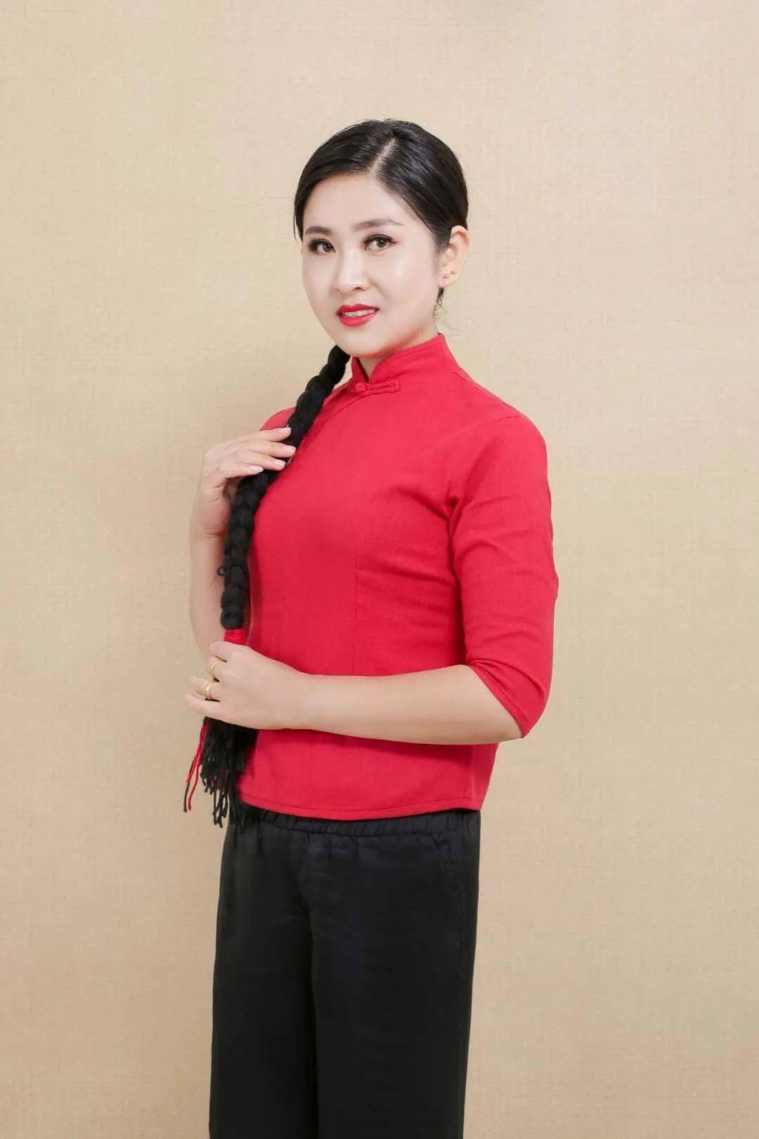 刘园园清涧道情优秀青年演员,先后荣获延安市第二届陕北道情大赛二等