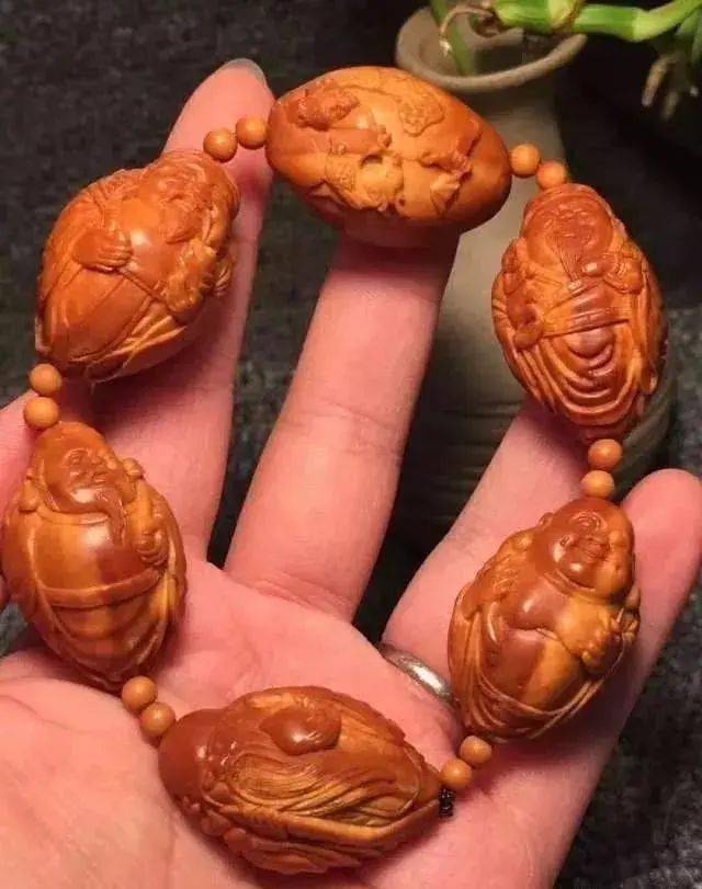 可在把玩一段时间后(要求满3周,每天3小时以上的把玩时间),再上橄榄油