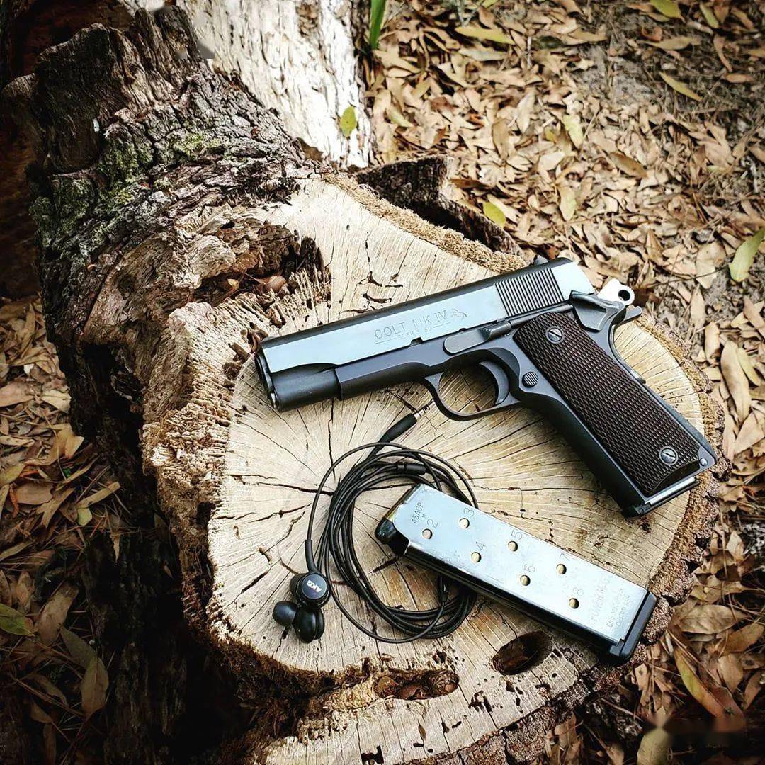 国外枪迷相册对1911有情结的朋友不要错过这个图集