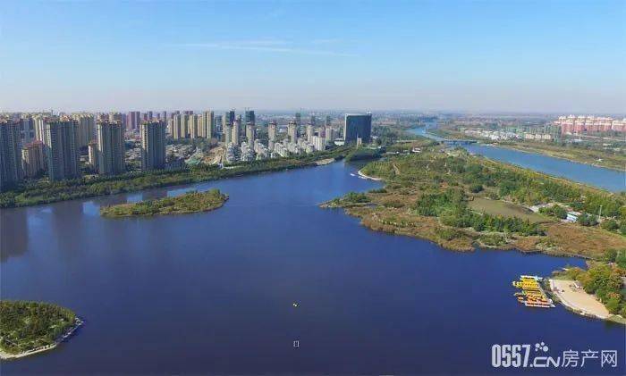 青山集团,以十年高端住宅开发经验,携豪宅基因落笔宿州,择址政务汴河