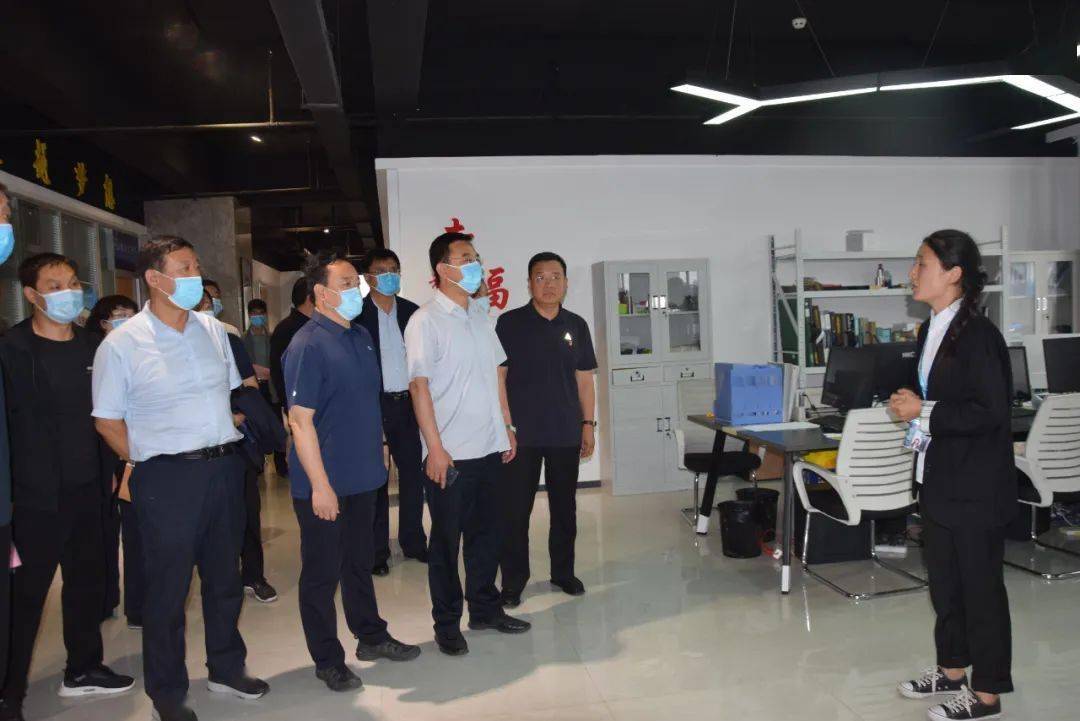 6月17日,蒲县政协主席张鹏,副主席李永剑带队的考察团深入我县考察