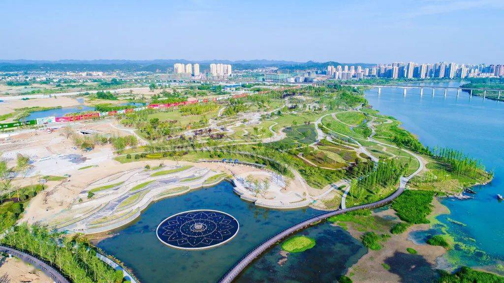 市河东新区五彩缤纷北路景观带ppp项目 刘昌松/摄