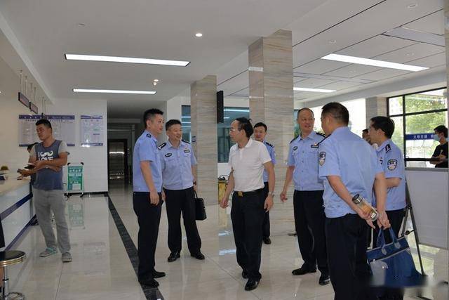常德市公安局领导深入交警支队督导"春风行动"和作风建设工作