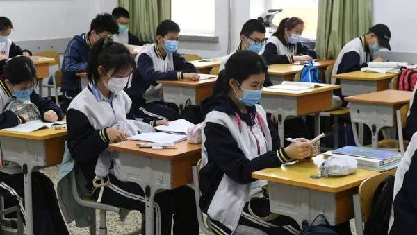 高考生注意:中高风险地区要全程戴口罩!今年还有很多特殊安排_考试