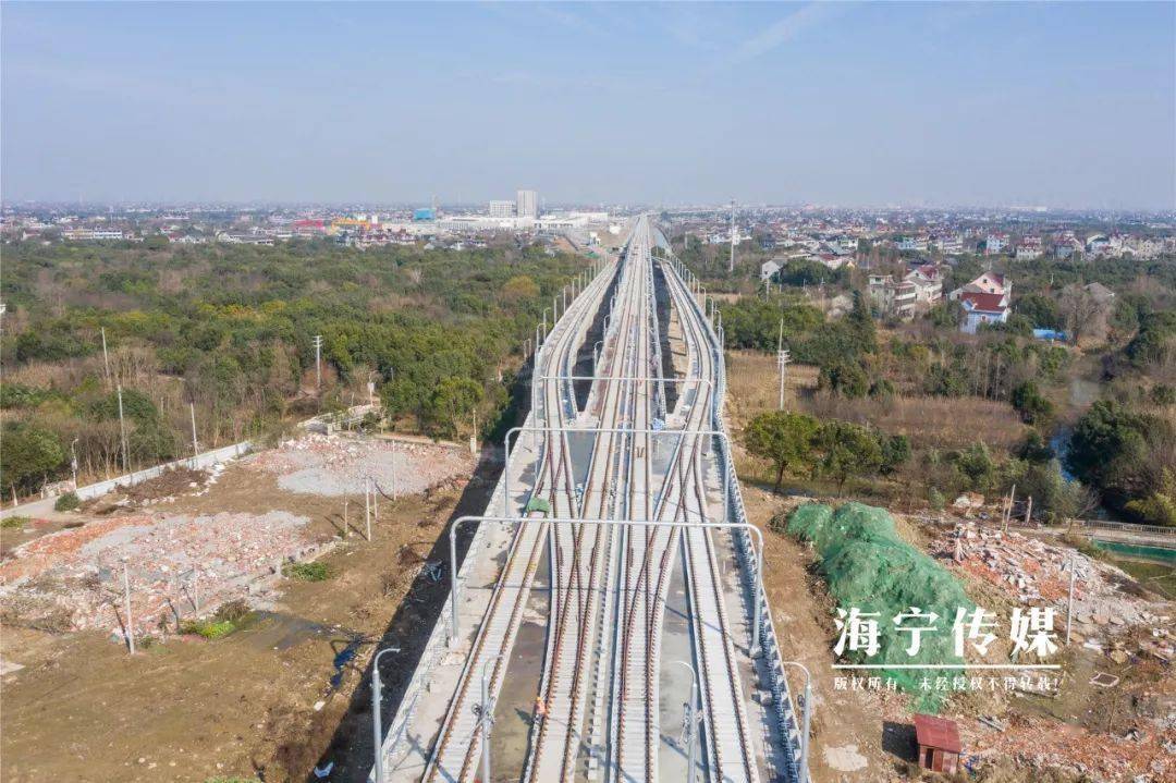 明年试运行杭海城铁盐官站实景亮相