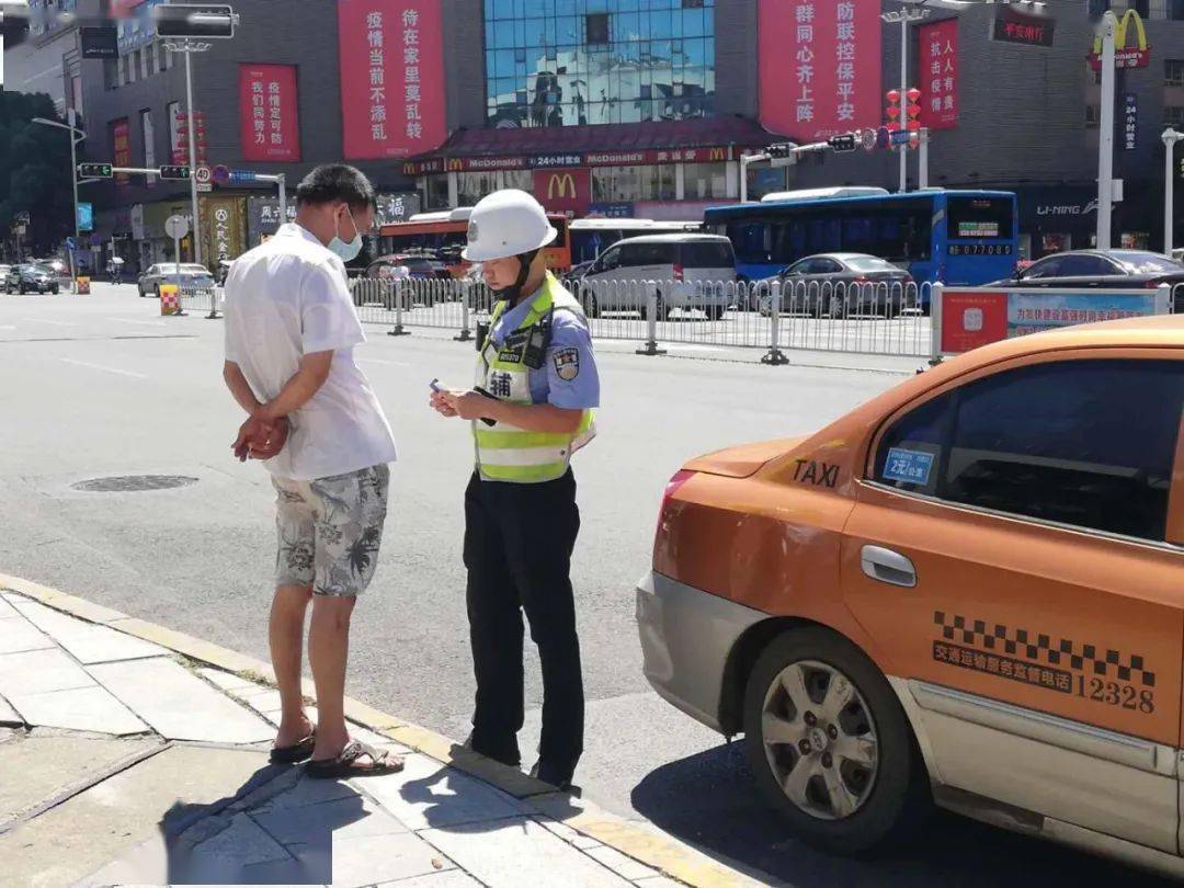 株洲交警人性化执法:你选择"罚站"还是"罚款"?