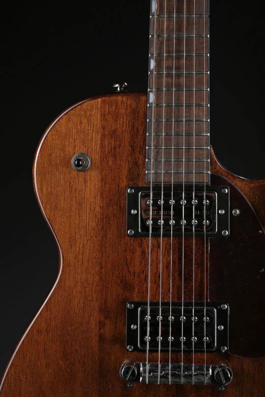 适合入门乐手及爱好者的极简款吉他gretschg2210juniorjetclub