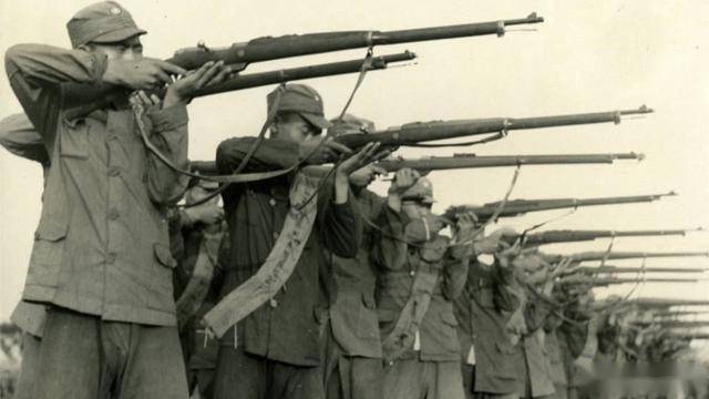 抗日战争,中国一个军的兵力有多少?才和日军一个师团平起平坐?_编制