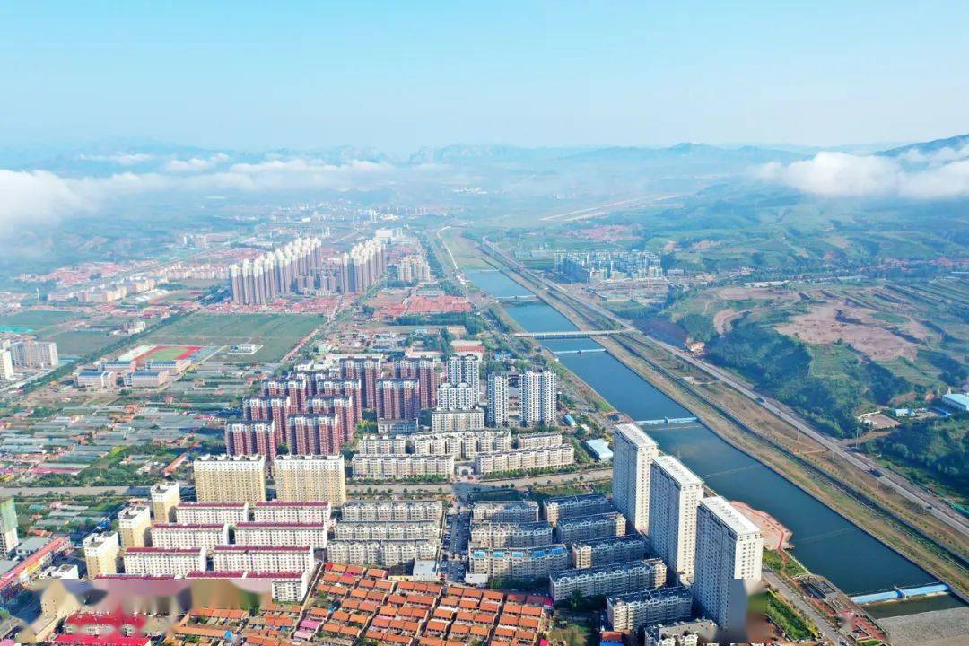 雨后丰宁县城云雾缭绕美