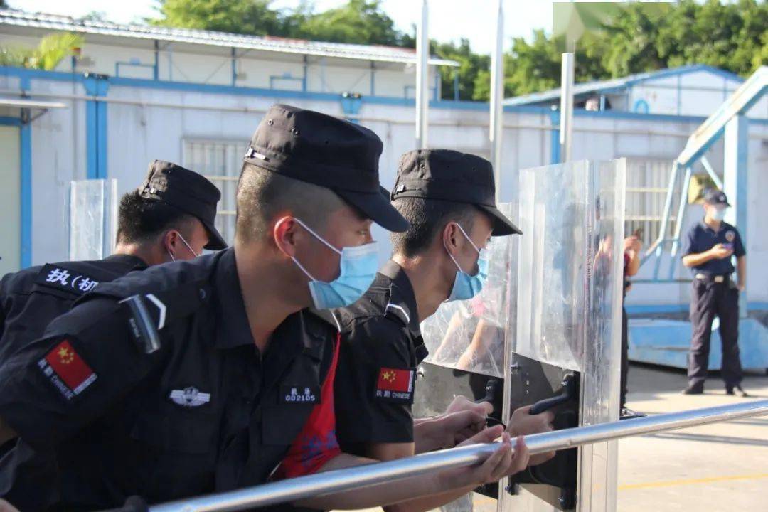 机场公安分局特警大队教官"送教上门"反恐技能培训