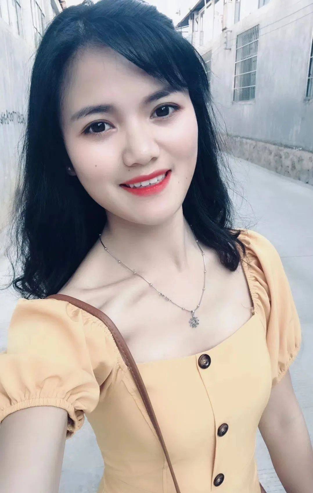 风采90后小女生绽放异彩感谢一心堂成长平台