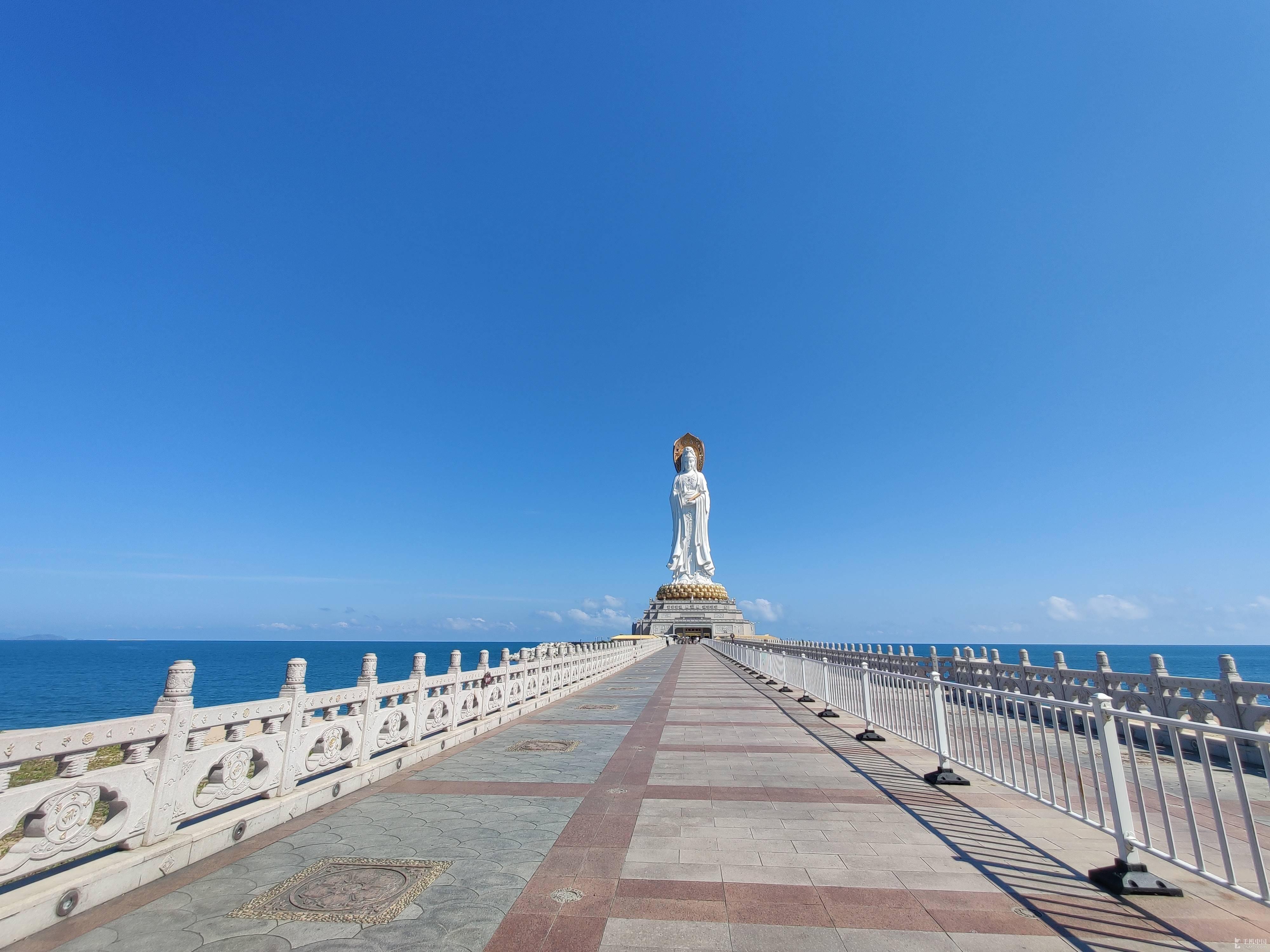 我此次的第一站来到的是三亚的的南海观音,随身带着我的一加8pro用来