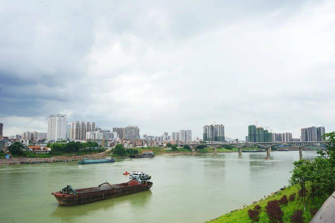 外!开!放!啦!郁江游泳馆贵港市最大的室外游泳馆最近好消息!好消息!