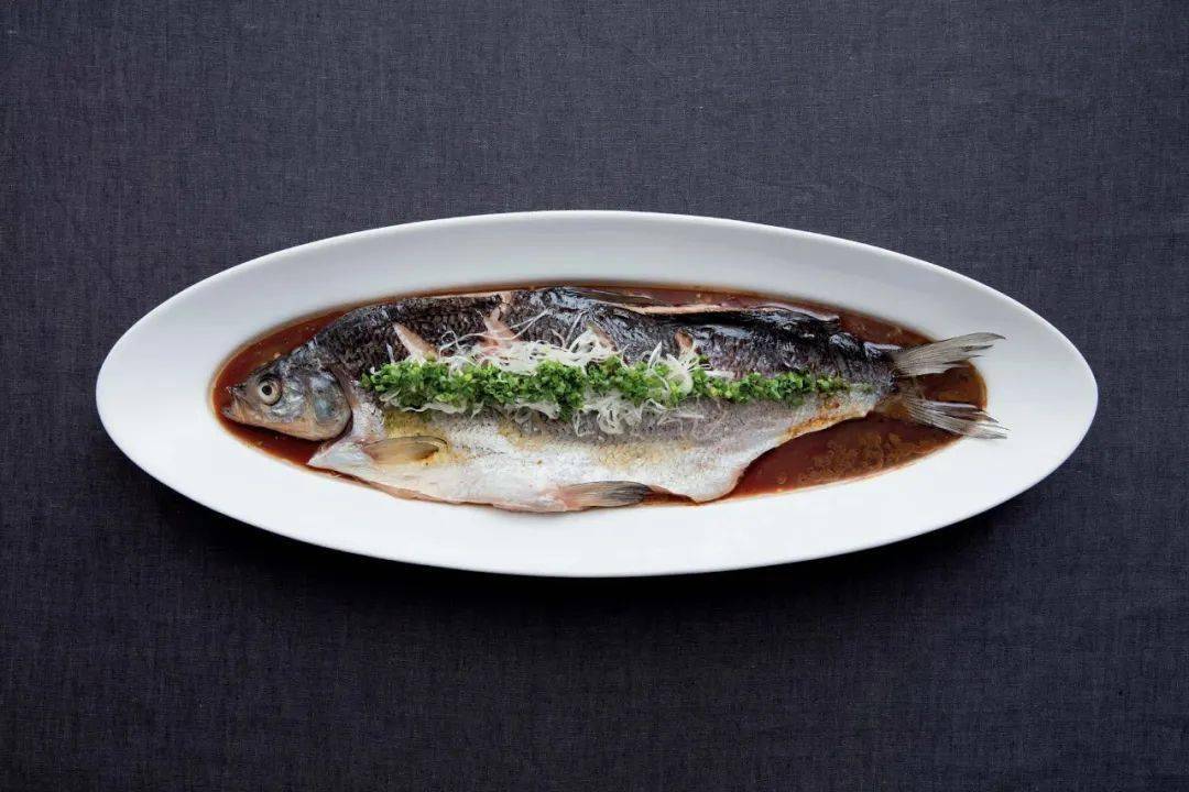 夏至菜品发布 · 低温慢烤高白鲑夏至菜品发布 · 凉瓜垮炖比目鱼夏至