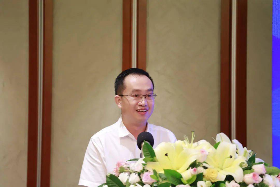 廖副县长介绍,灵川县位于广西东北部,东南西三面环抱桂林城区,区位