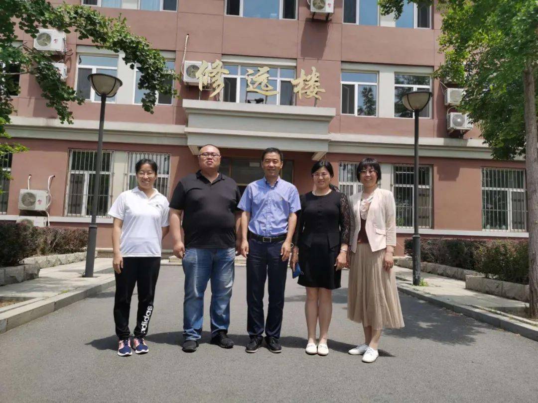 马惊宇老师,化学特级教师,全国课改先进个人,高中化学课程培训专家