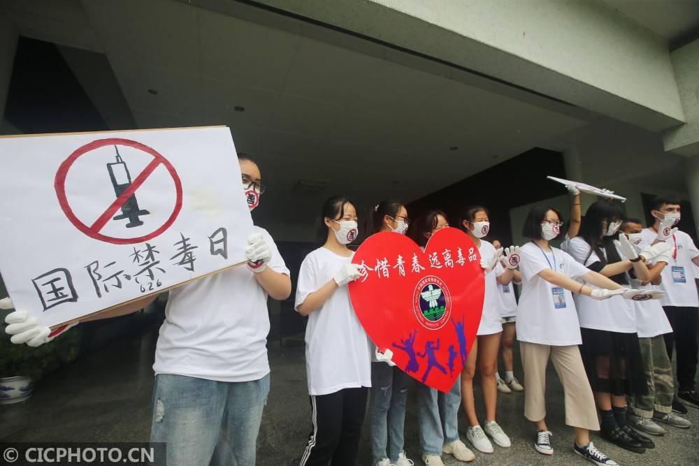 江苏南通:大学生宣传禁毒