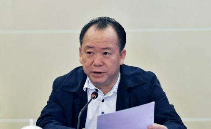 曾任瓮安县人民法院代院长,瓮安县委常委,副县长等职,后历任荔波县委