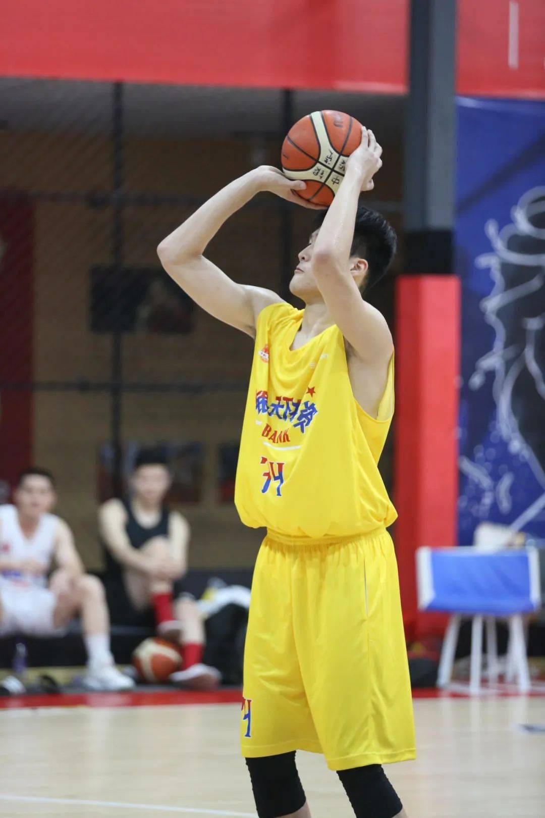 张旭独揽20分莆田一中锁定a组头名中银力克闽通保送复兴消防晋级四强
