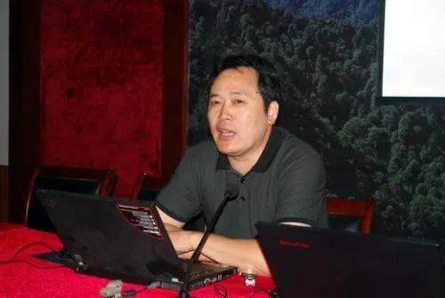 特聘专家导师 章建荣章建荣:数学特级教师,中学正高级教师.