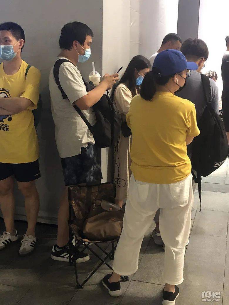 中国人民解放军第四二二医院跑腿挂号，省去晚上熬夜排队的辛苦的简单介绍