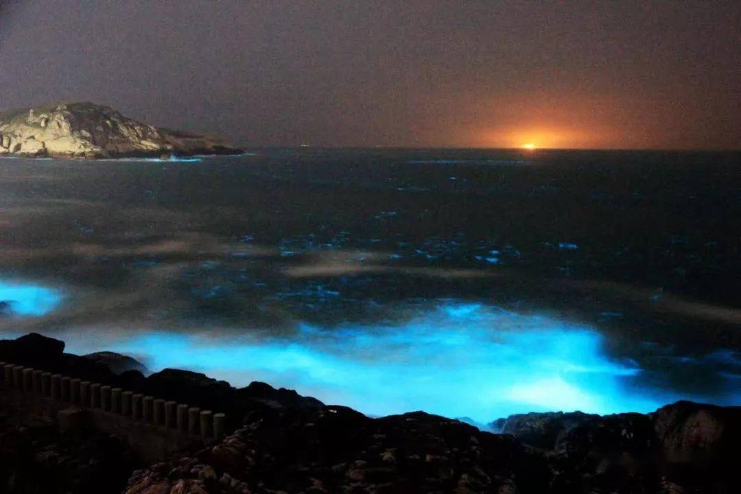 "山盟海誓"景点附近去年7月8日 东极青浜岛此处沙滩不对外开放去年7月