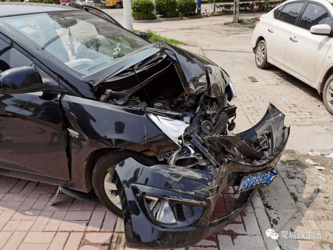 蒙城两车相撞三人紧急送往医院