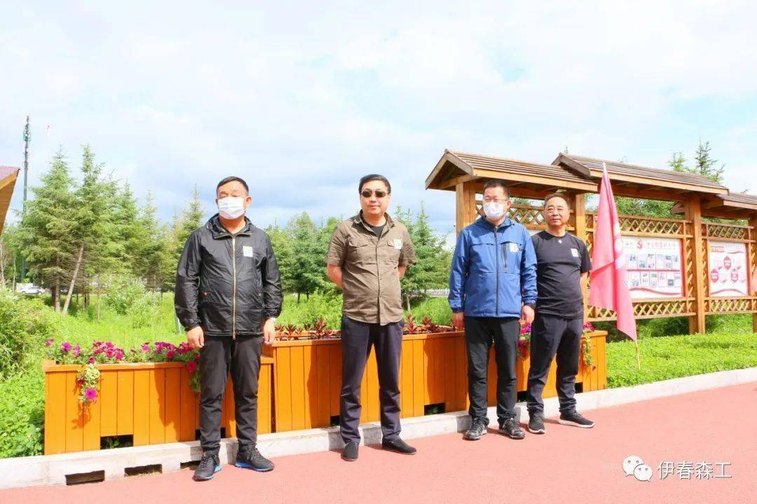 伊春森工集团有限责任公司党委副书记,总经理张和清及各林业局公司