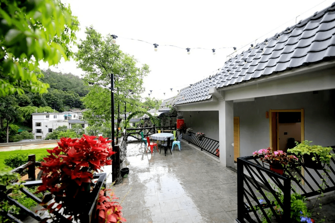 线路设置一日游:南海湾森林生态园→西岸一品烧(午餐)→银溪上筑(悠闲