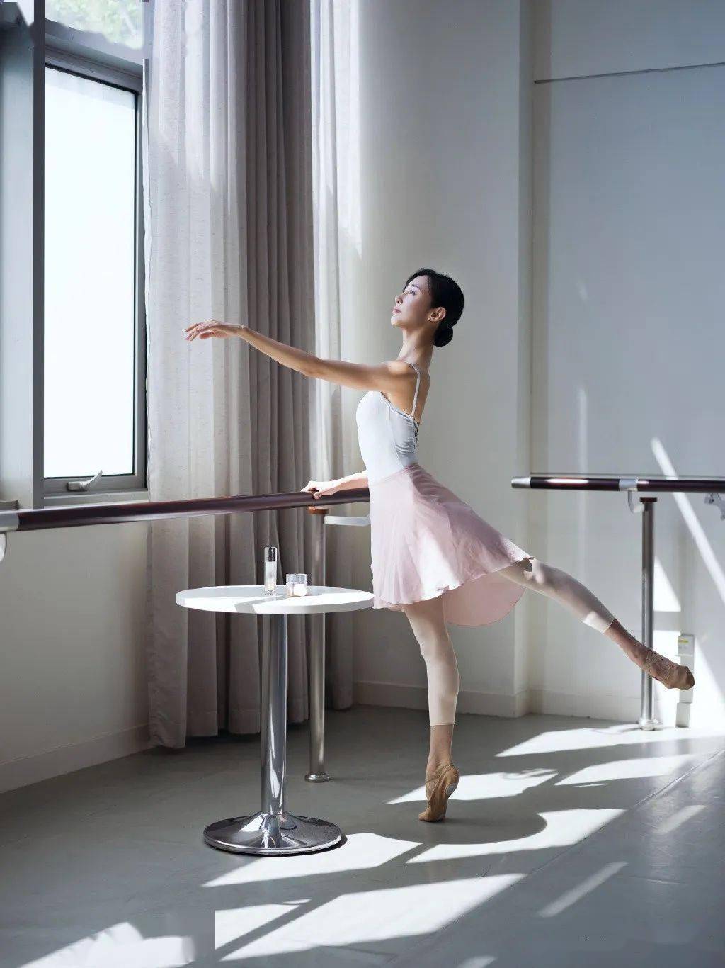 朱洁静的背不是背是保加利亚的玫瑰