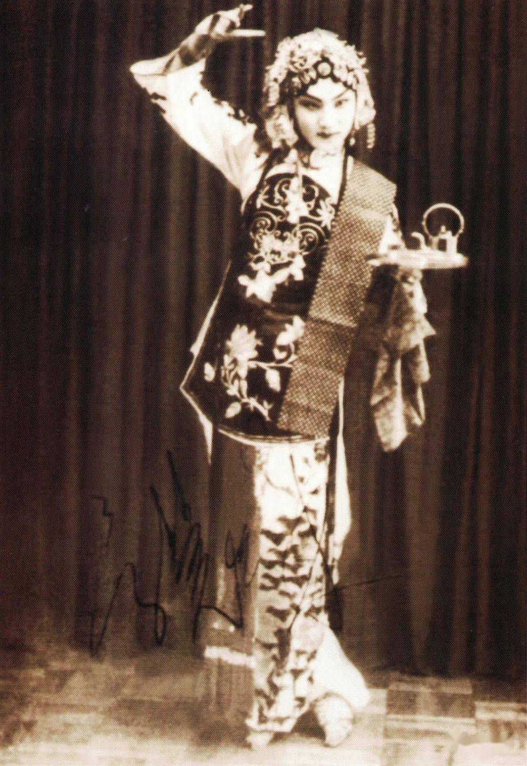 言慧珠童芷苓打对台