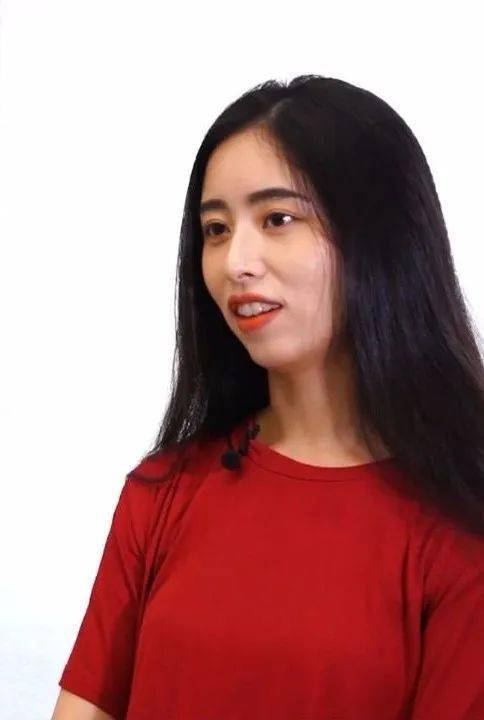 独立摄影师 周佳(秦奴弋)你就好像跑马拉松一样,身边的人好像慢慢慢慢