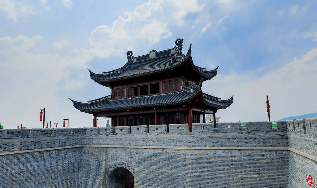 慈城古县城历史文化展览馆城墙下的展示馆观慈城千年历史