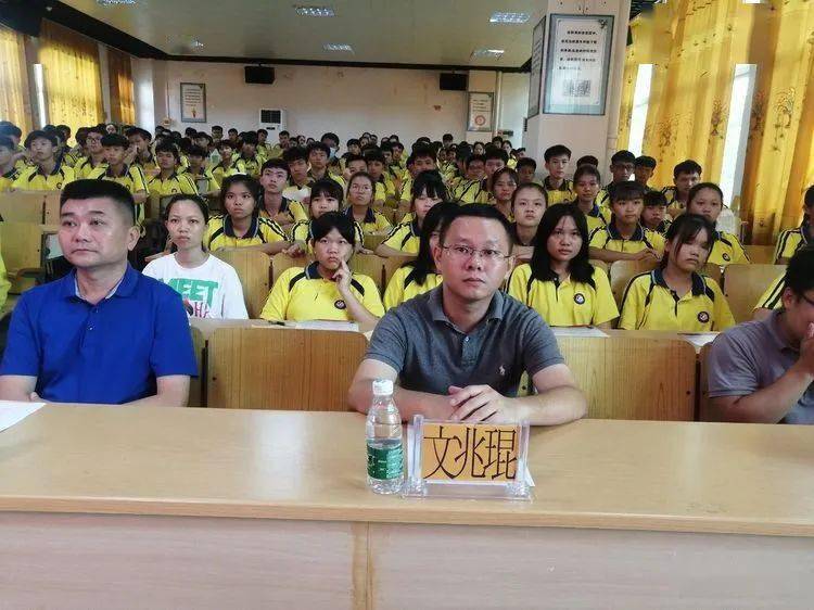 长坡镇66126世界禁毒日宣传活动暨长坡中学校园禁毒宣誓大会举行