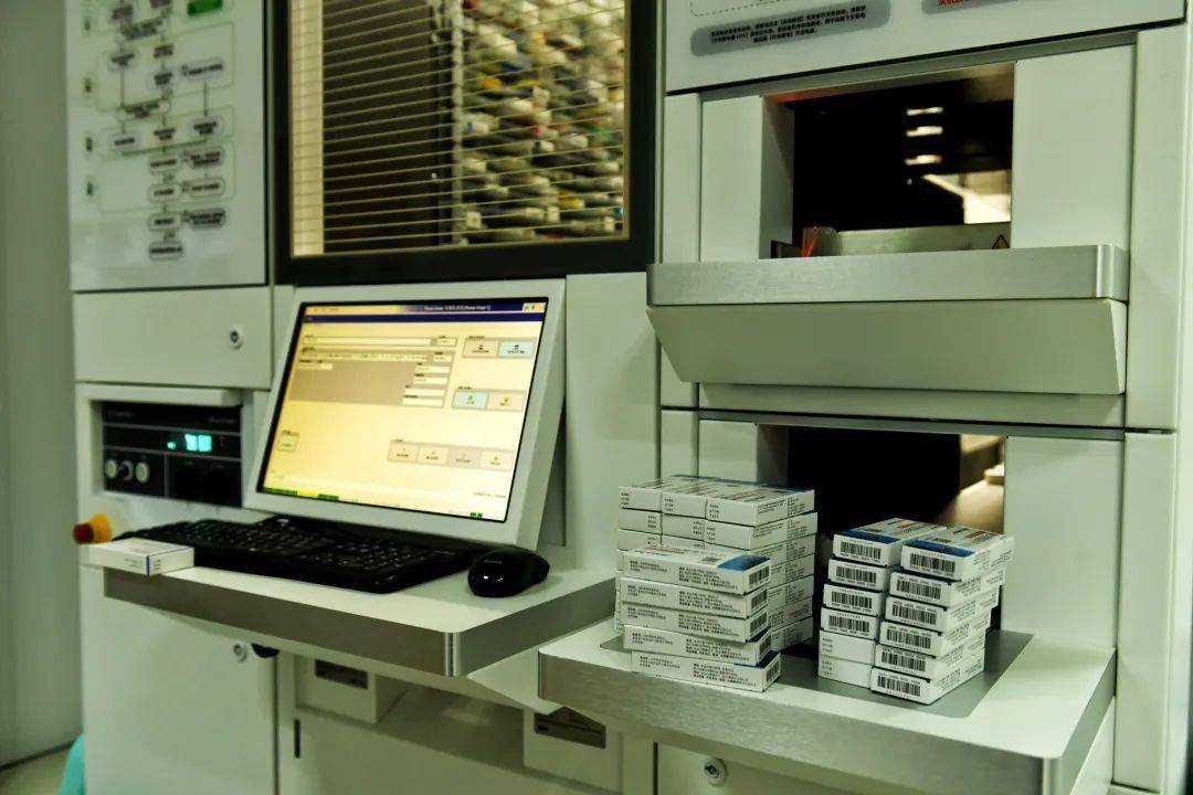 刷卡取药最快20秒钟全自动发药机亮相上虞